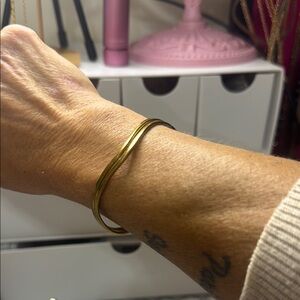 Elegant Gold-Tone Bangle Bracelet